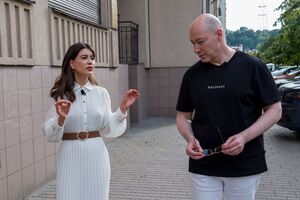 Гордон записав інтерв'ю з Есхакзай під час прогулянки Києвом