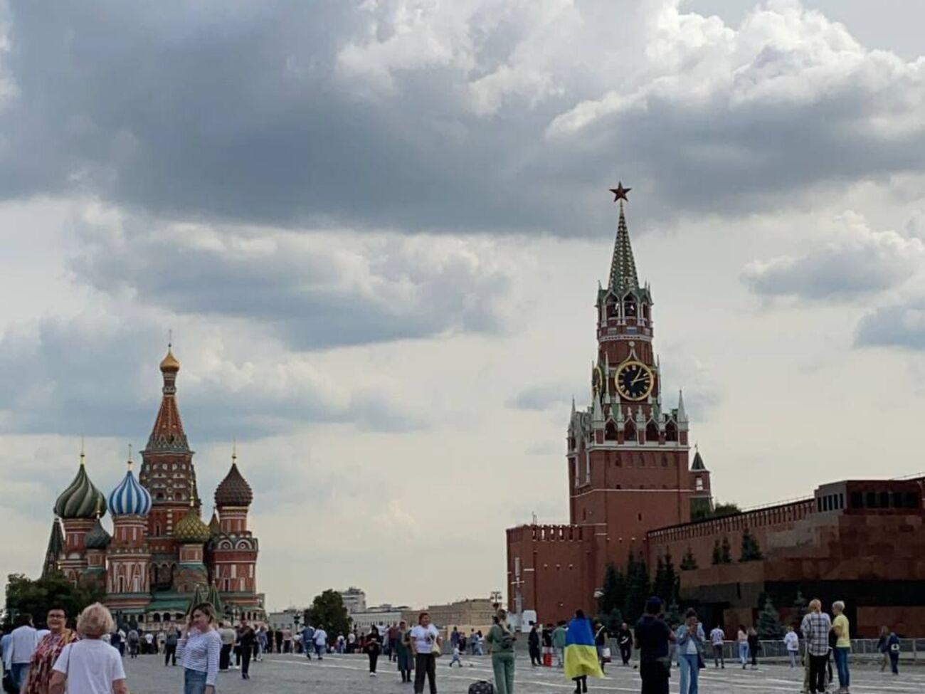 У Москві дівчина вийшла на одиночний протест