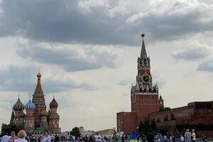 У Москві дівчина вийшла на одиночний протест