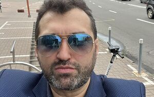 Мы увидели нового Коломойского. Куда-то подевались резкость и самоуверенность. Новая сторона олигарха открылась нам благодаря СБУ