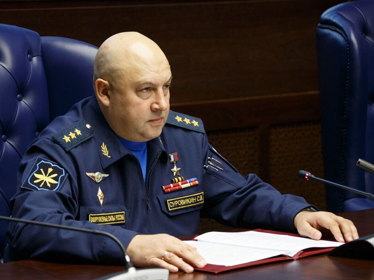 Суровикин, по данным Собчак, вернулся к семье
