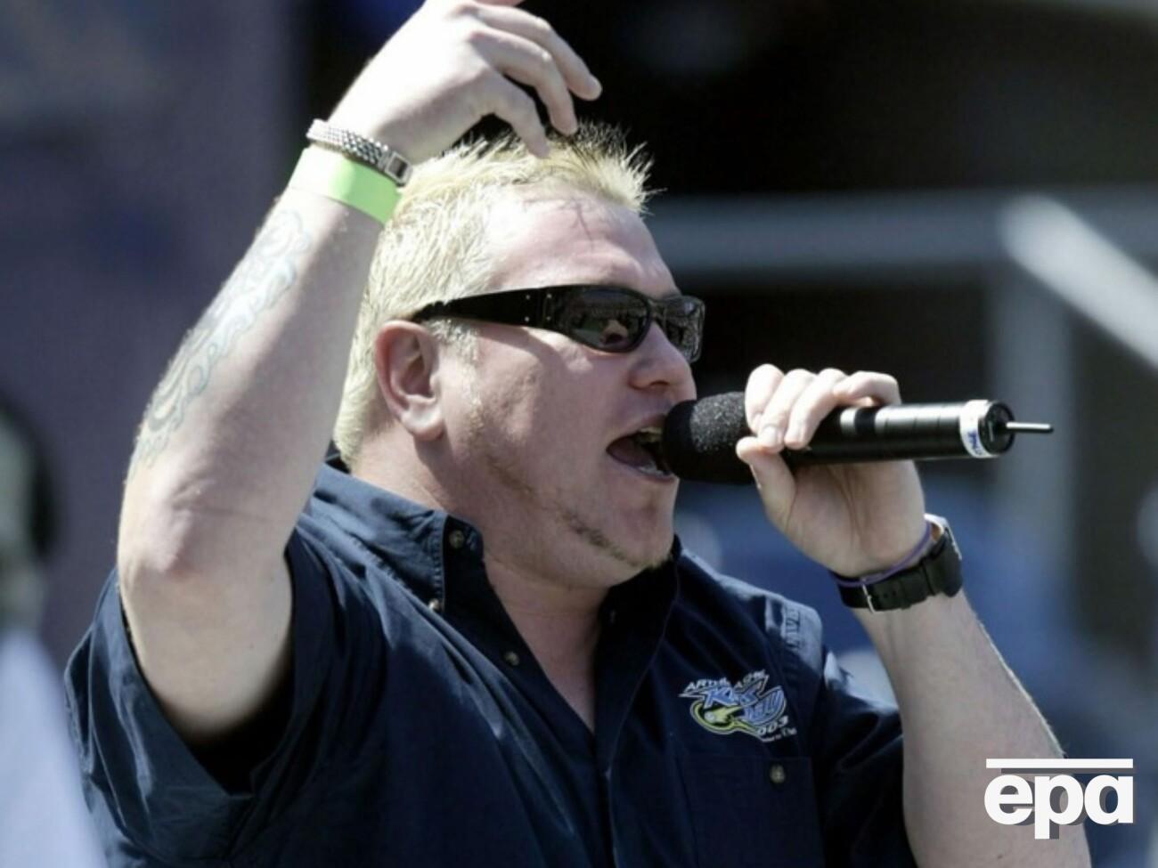 Харвелл покинул группу Smash Mouth в 2021 году