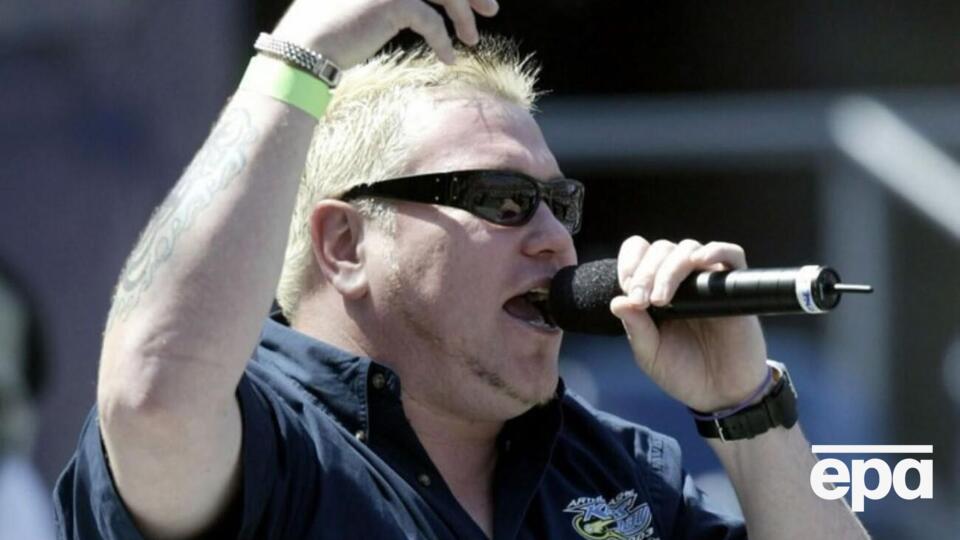 Харвелл покинул группу Smash Mouth в 2021 году