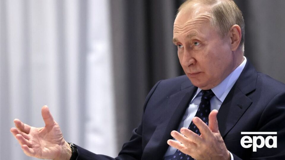 Подоляк підкреслив, що посередництво в переговорах із Путіним (на фото) не працює