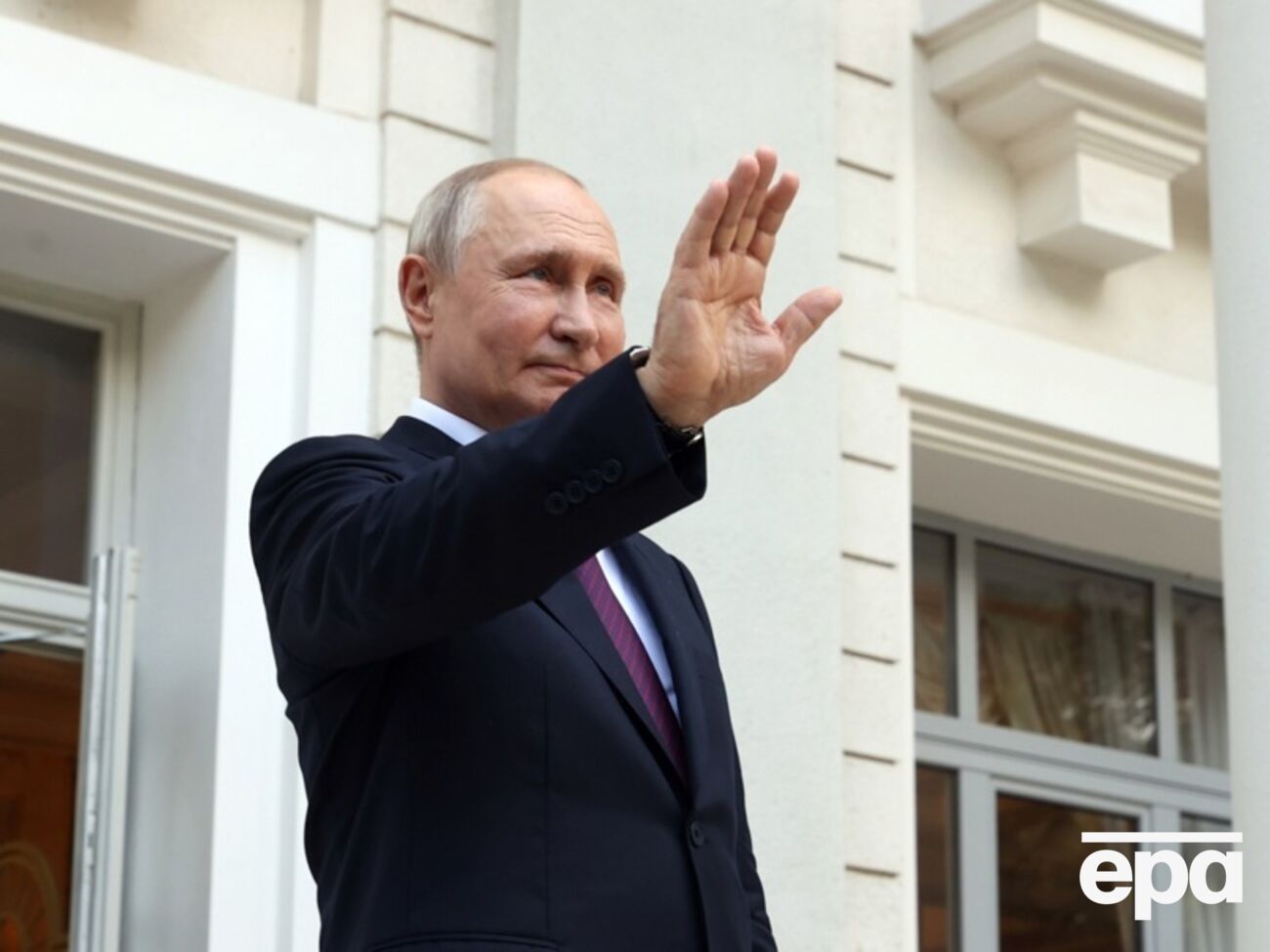 Путин, чтобы выглядеть умеренным и адекватным, намеренно культивирует фон из "медведевых и гурулевых", полагает Белковский