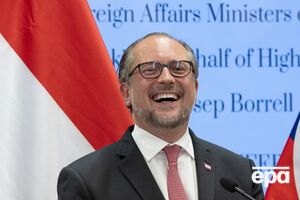 Шалленберг пошутил с улыбкой