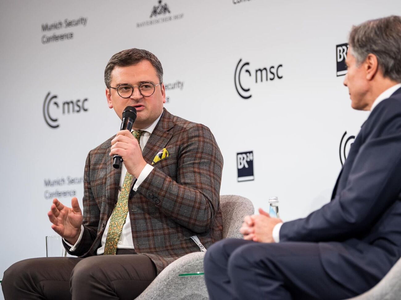 Кулеба: Каждый раз, когда какой-то человек сидит на диване или в теплой студии, позволяет себе критиковать скорость украинского наступления, он критикует конкретного солдата, который был в бою и жертвовал собой
