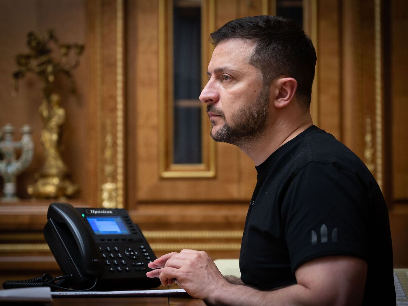 Зеленский подписал закон о Крыме
