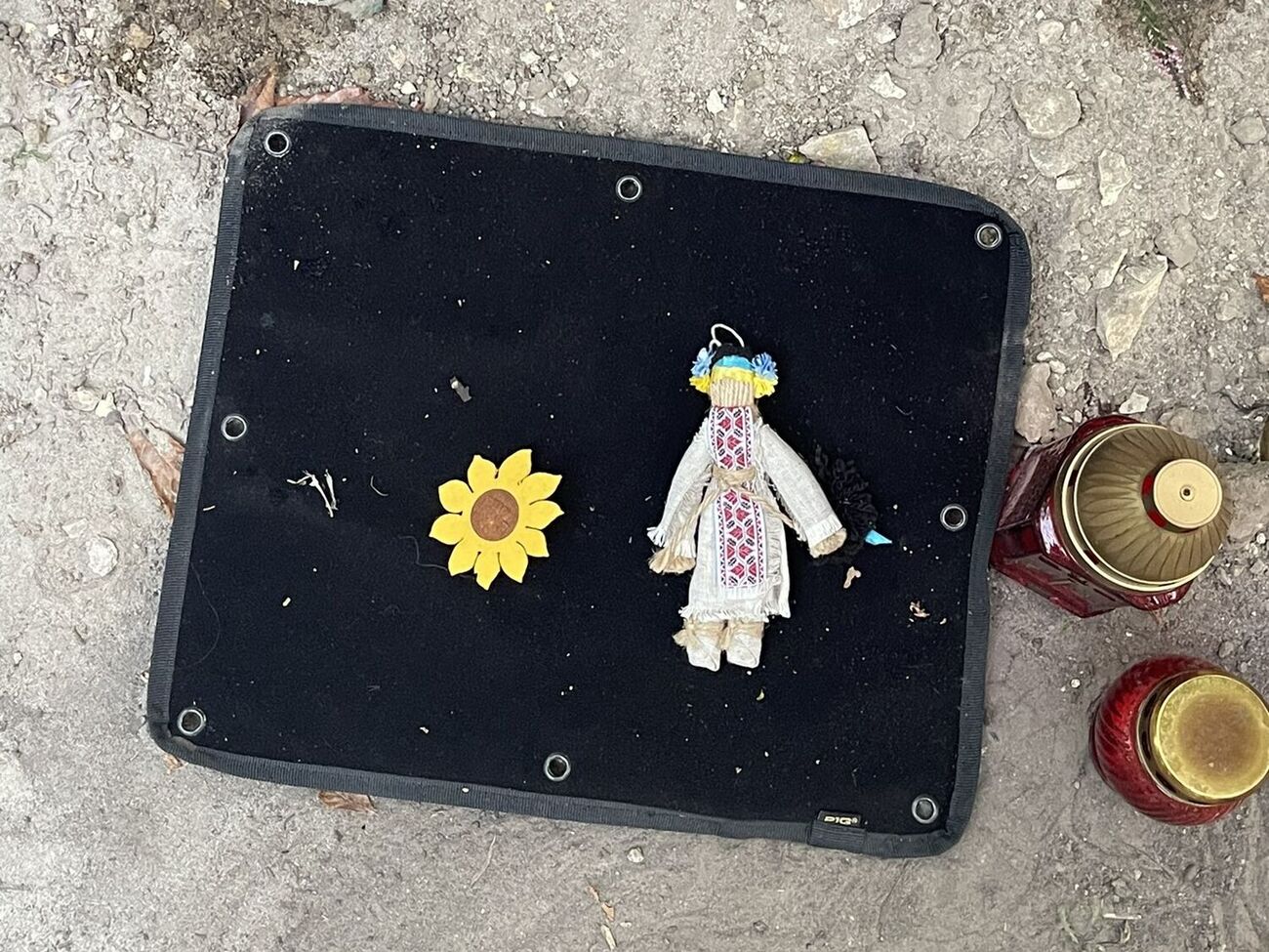 З могили Juice зникли пам'ятні шеврони