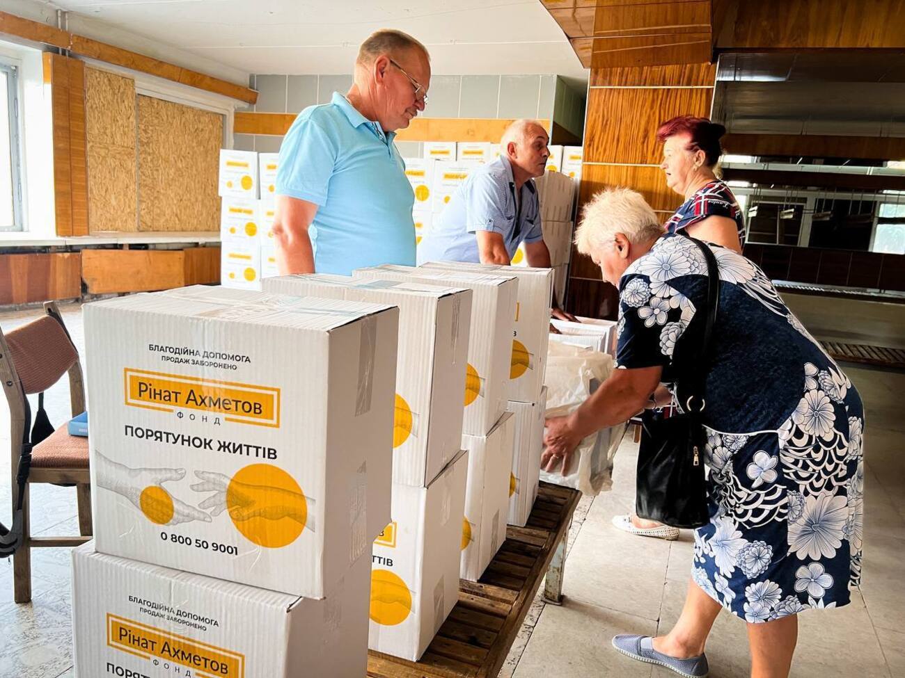 Видавання допомоги організували у 25 гуманітарних хабах і штабах територіальних громад по всій Україні