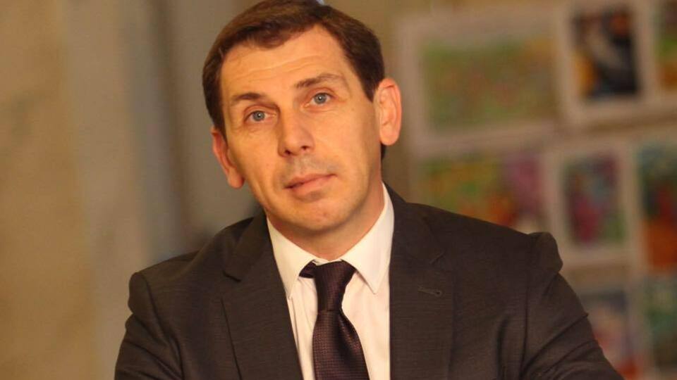 Олександр Черненко: До в.о. мера Чернігова Олександра Ломака прийшли з обшуками. Почекали два тижні після трагедії – російської ракетної атаки по драмтеатру і виставці дронів