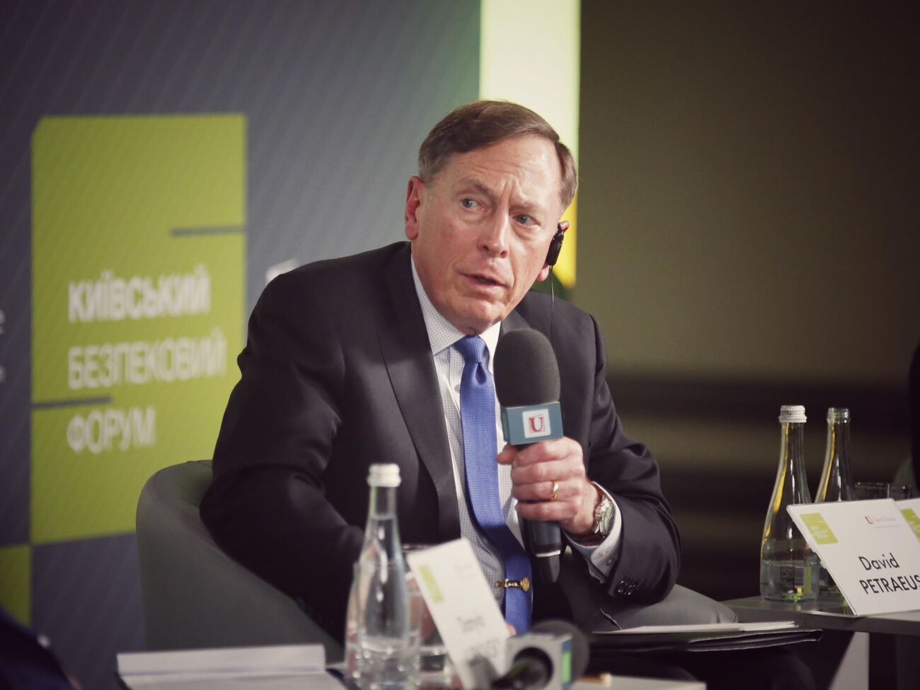 Петреус наголосив, що українські Збройні сили вразили увесь світ, коли виграли битву за Київ, Суми, Чернігів, Харків, відвоювали Херсон