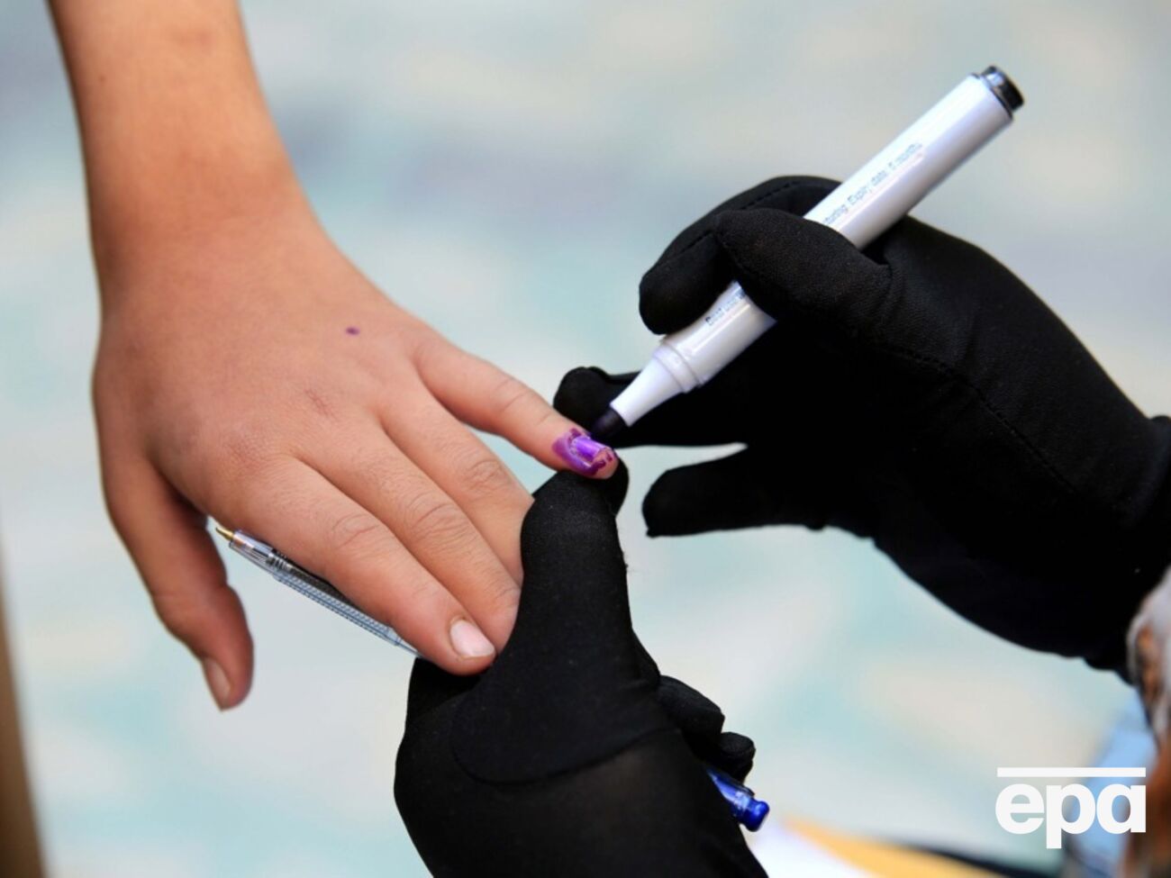 Эффективно противостоит кори только вакцинация, отметили в Минздраве