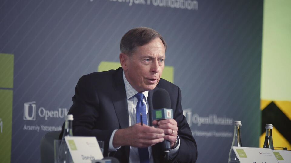 Петреус високо відзначив роботу українських сил протиповітряної оборони