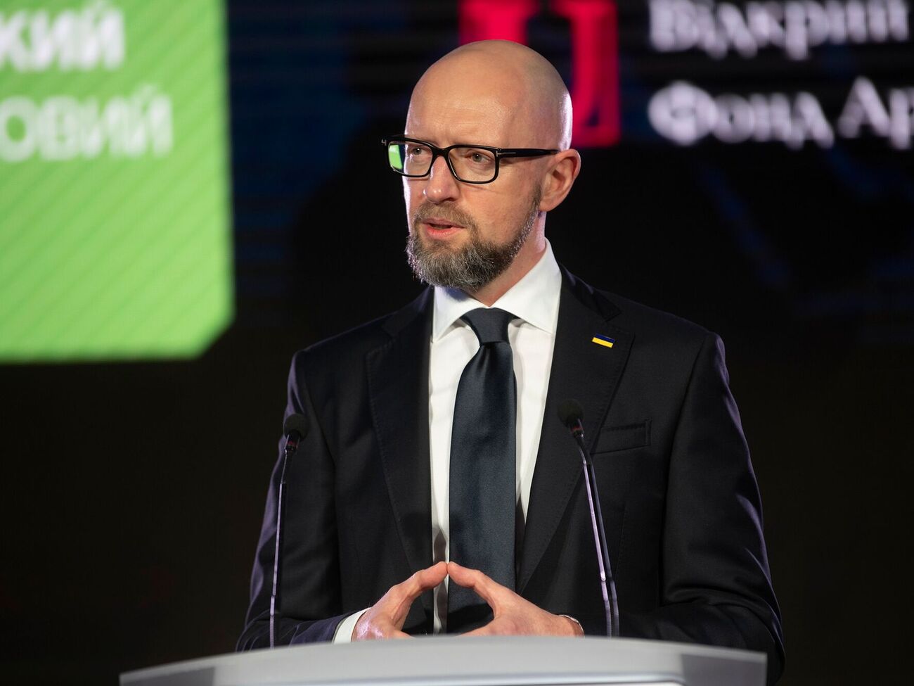 Яценюк заявил о необходимости отправить в тюрьму и Путина, и его сообщников