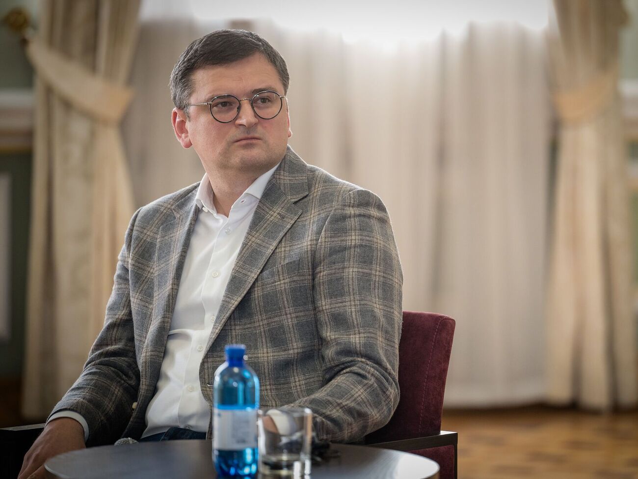 Згідно із законодавством України, не можна проводити вибори в умовах воєнного часу, зазначив Кулеба