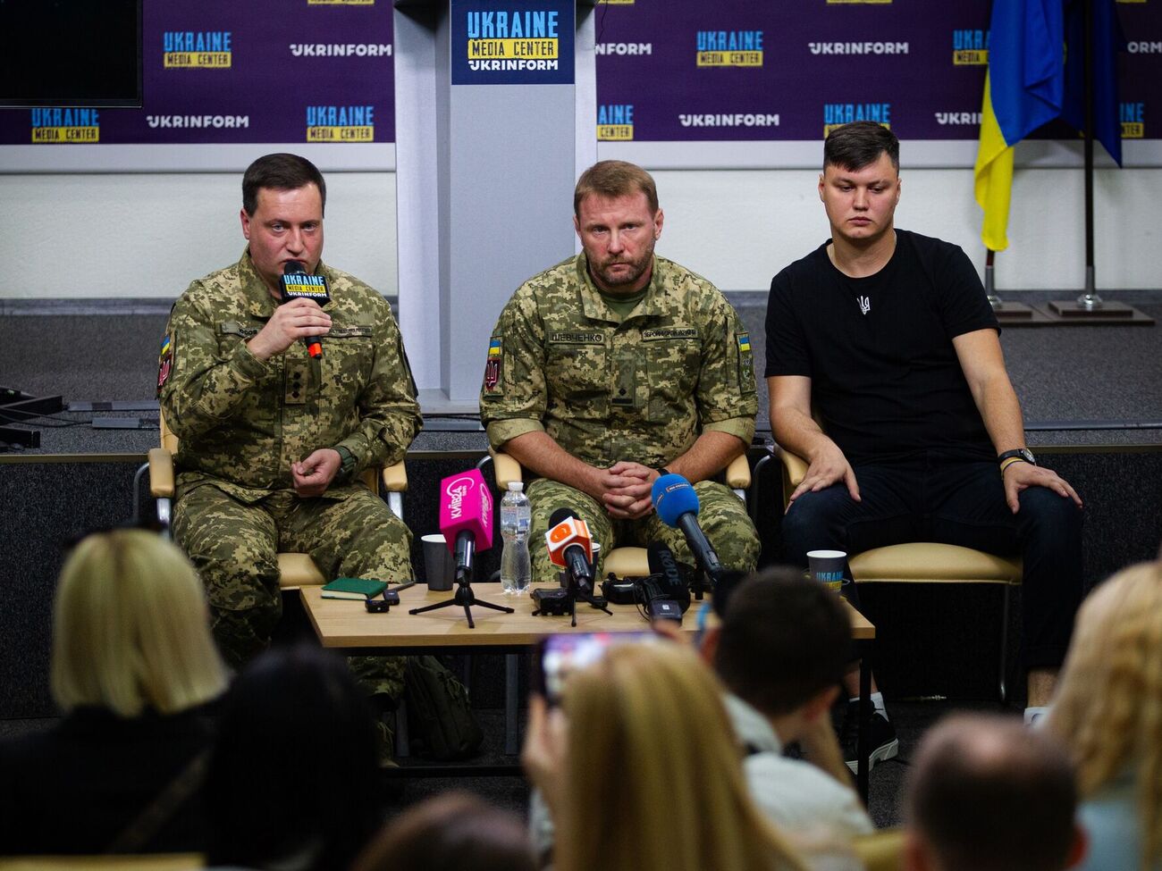 Кузьминов (справа) "будет помогать" Украине защищать свою независимость, отметил Юсов (слева)