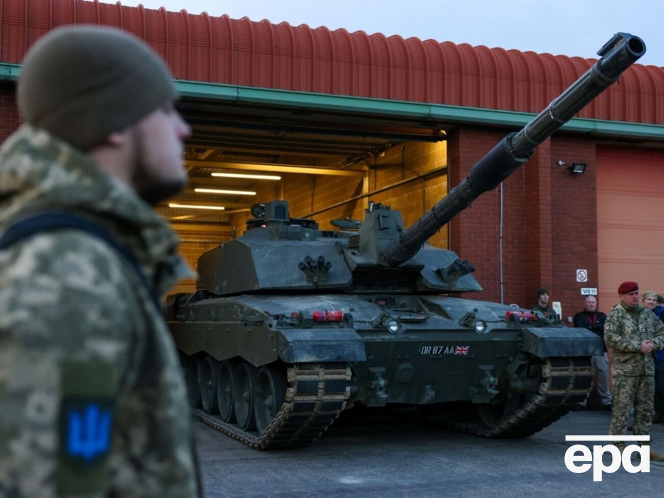 Один із доправлених Британією Challenger 2 знищено в Україні, але він урятував життя екіпажу