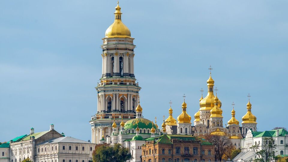 По словам Остапенко, из части помещений Лавры люди уже уехали