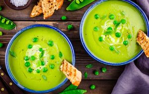 Суп-пюре готовится на курином бульоне