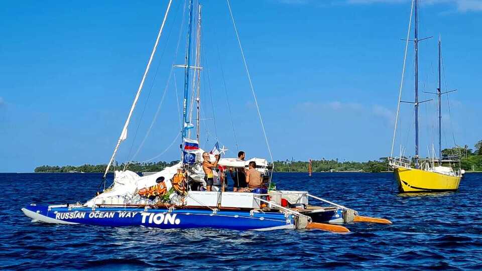 Акули двічі атакували судно росіян