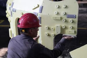 Готовые макеты легко транспортировать для монтажа на передовой, где "артиллерийское орудие" можно собрать всего за 20 минут