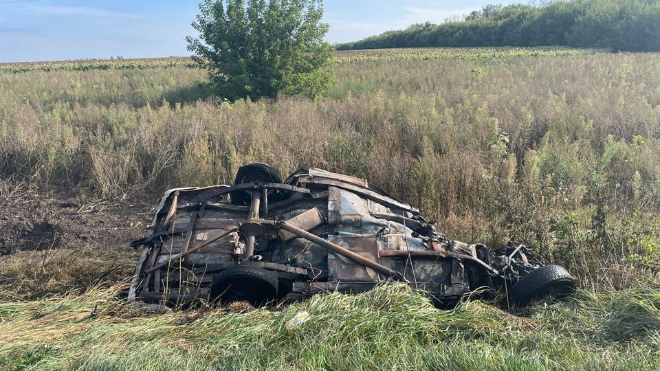 Спасатели оперативно ликвидировали возгорание транспортного средства, отметили в ГСЧС