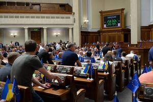 Рада приняла законопроект о возобновлении электронного декларирования, но в урезанном виде, чем вызвала критику украинцев