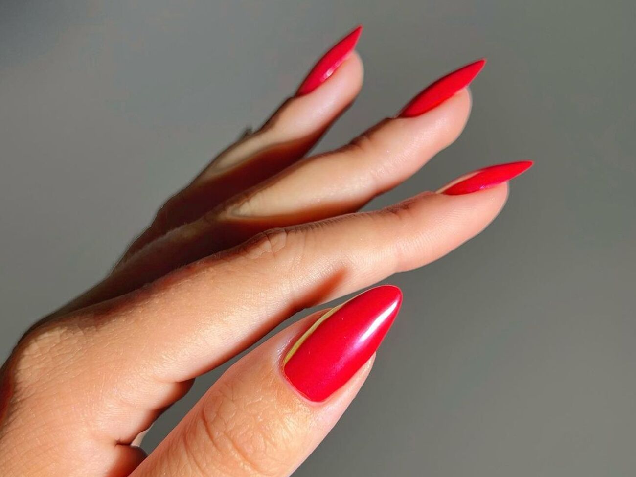 Мастер все ногти оформила одинаково