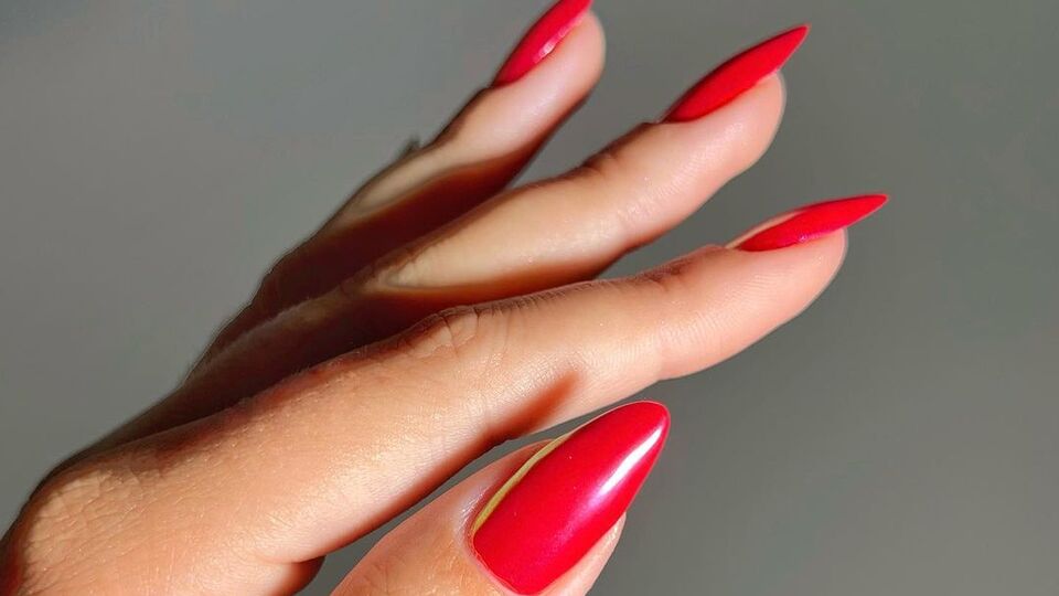 Мастер все ногти оформила одинаково