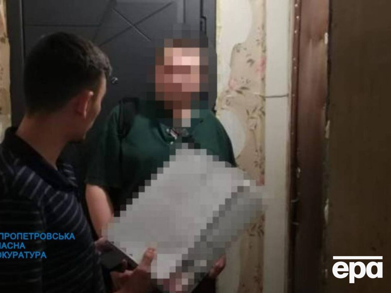 Чоловіка повідомили про підозру за двома статтями Кримінального кодексу України
