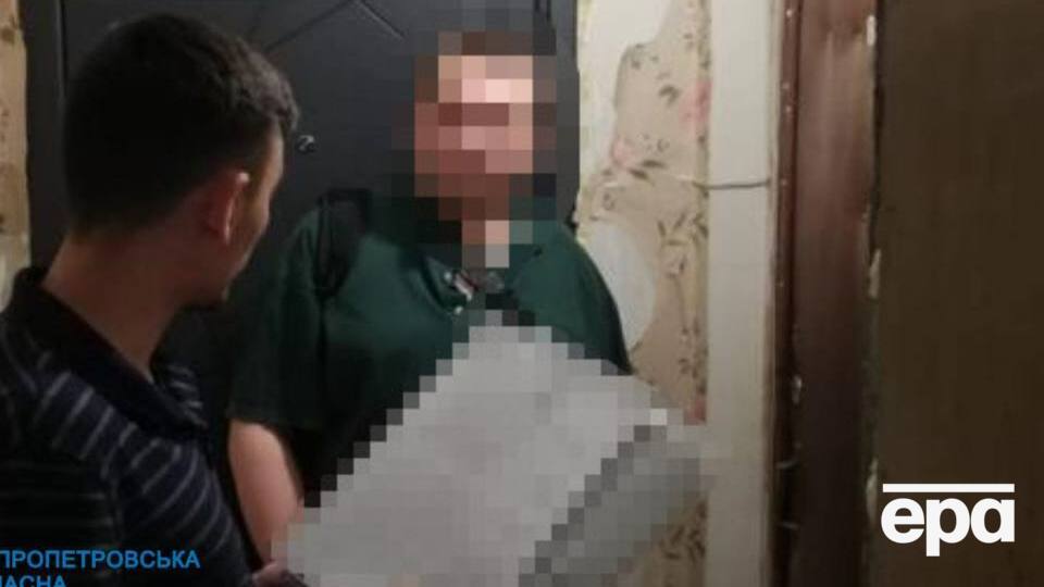 Чоловіка повідомили про підозру за двома статтями Кримінального кодексу України