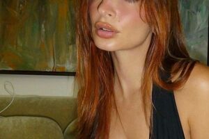 Ратаковски родилась в 1991 году в Великобритании