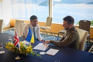 Щоб гарантувати безпеку судноплавства, Україна потребує суттєвого посилення системи ППО Одеської області, зазначив Зеленський у розмові із Сунаком