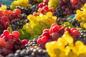 Для компота используйте синие или розовые сорта винограда