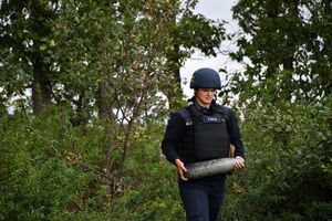 Сапери проводять гуманітарне розмінування Херсонської області