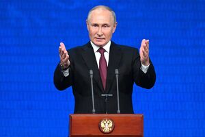 Путин (на фото) будет запугивать весь Запад, считает Зеленский