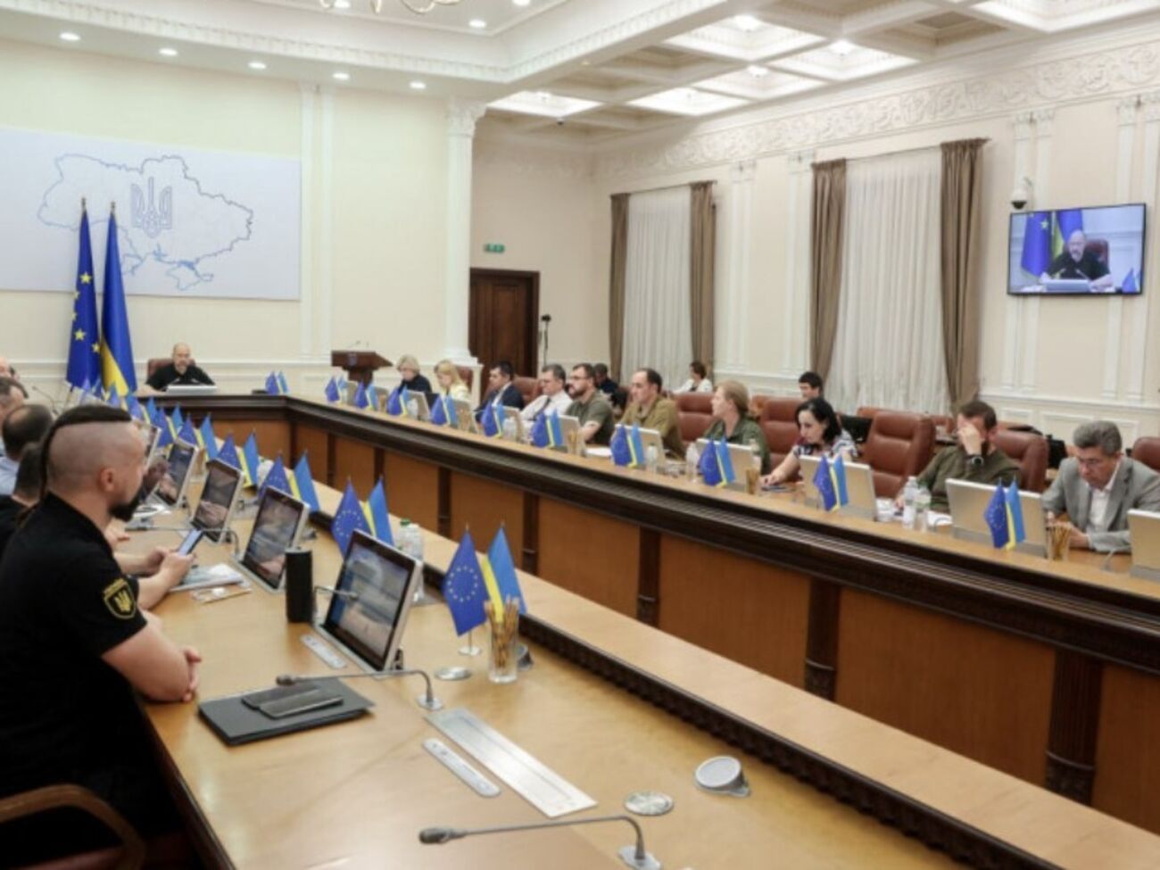 Кабмин уменьшил перечень оснований, на которых госзаказчики могут не идти через конкурентные торги, а подписывать контракты напрямую