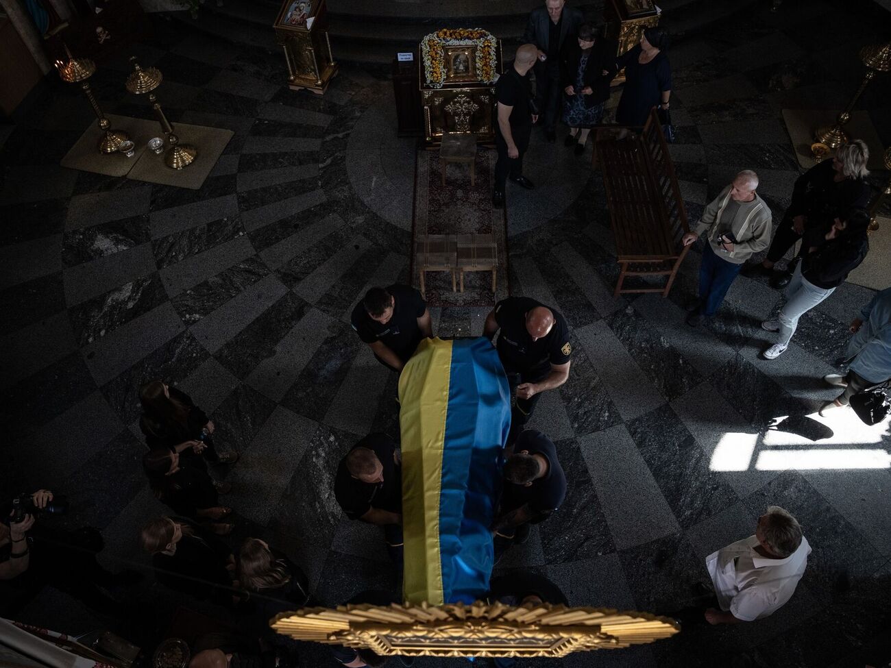 В Киеве попрощались с погибшим 24 февраля 2022 года спасателем Русланом Кошевым