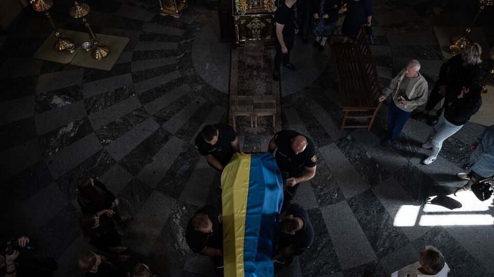 В Киеве попрощались с погибшим 24 февраля 2022 года спасателем Русланом Кошевым