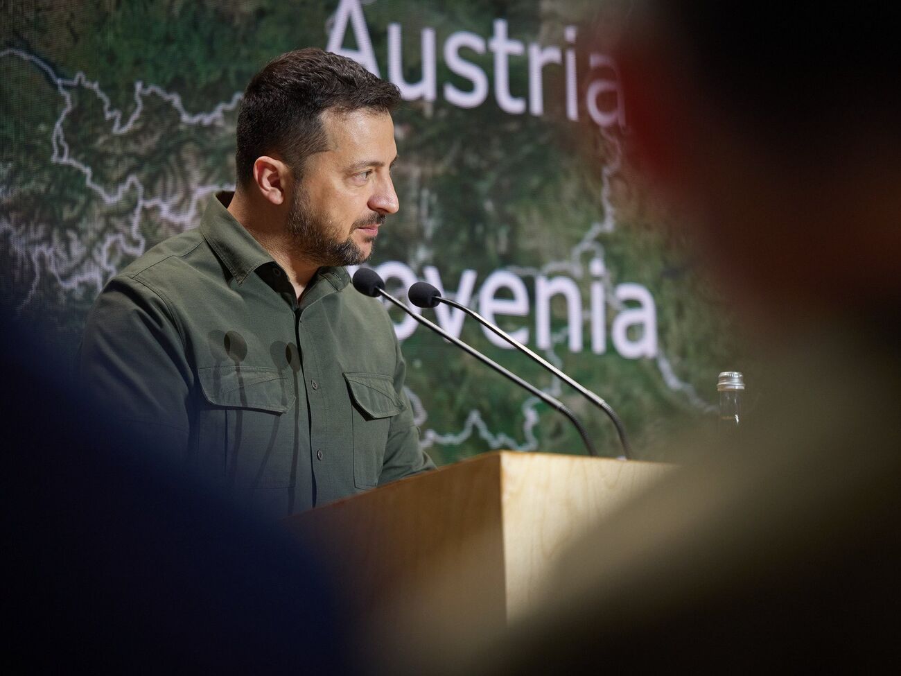 Потрібно зробити все, щоб у виборах взяли участь військові, які перебувають на передовій, зазначив Зеленський