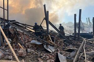 Приліт у Кривому Розі – ще один прямий ракетний удар по цивільному населенню, заявив Подоляк