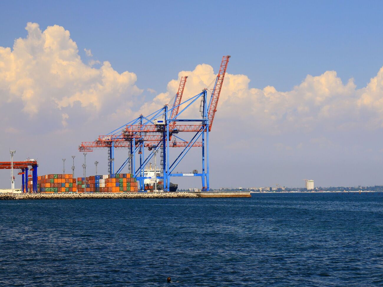 Морський експорт українського зерна допоміг доправити 33 млн т продуктів у 45 країн світу, зазначили в британському уряді