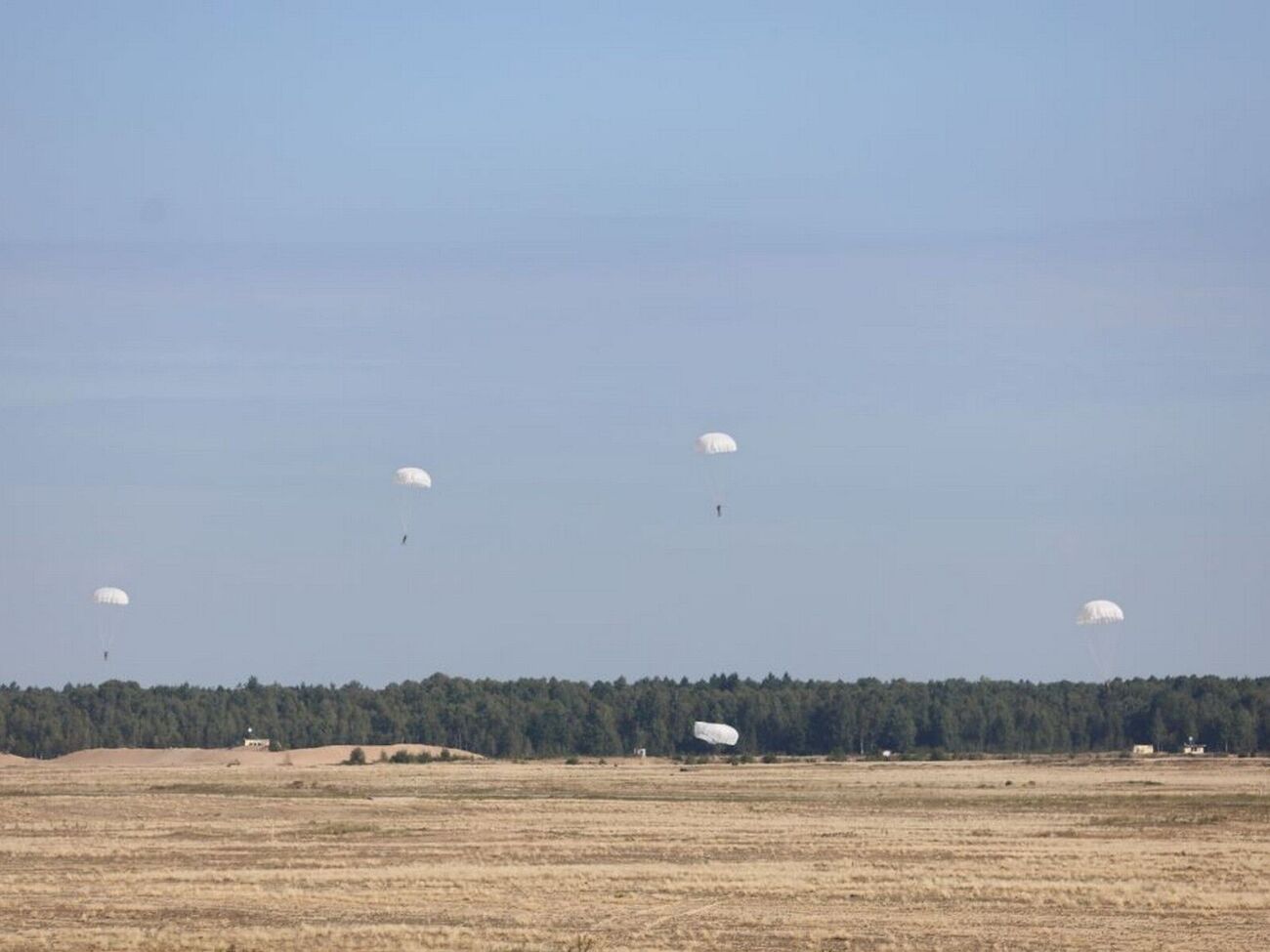 На учения ОДКБ в Беларусь прибыло минимум 100 российских военных, отметил "Беларускі Гаюн"
