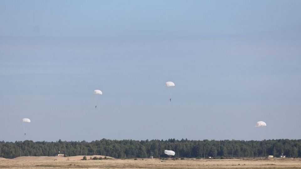 На учения ОДКБ в Беларусь прибыло минимум 100 российских военных, отметил "Беларускі Гаюн"