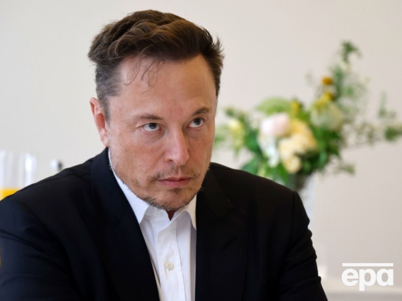 У біографії Маска йдеться, що "весь вечір і всю ніч [у день атаки ЗСУ] він особисто контролював ситуацію"