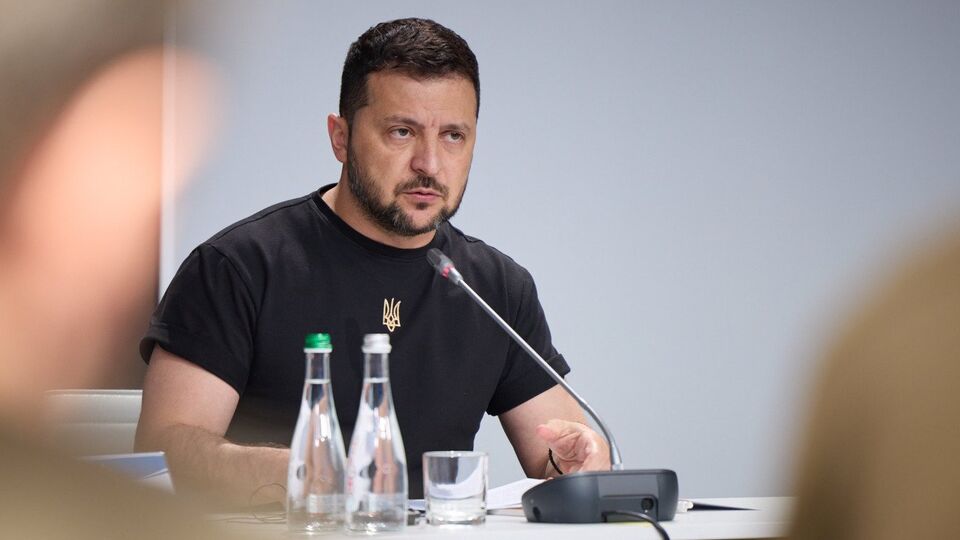 Зеленський привітав українців із Днем фізкультури та спорту і Днем українського кіно