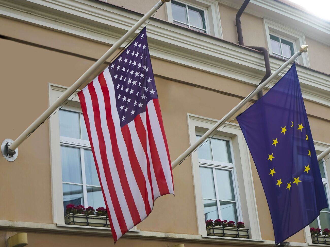Financial Times впевнена, що ЄС і США й далі підтримуватимуть Україну