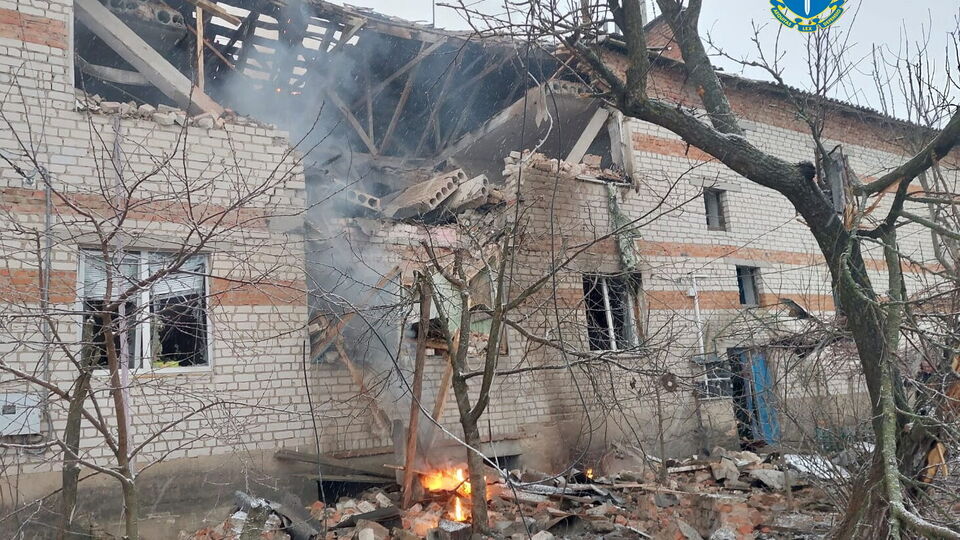 Російський ударний дрон влучив у житловий двоповерховий будинок у Сумській області