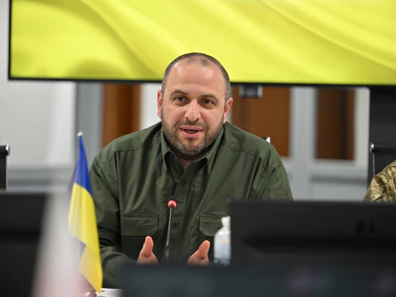 FPV-дрони закуповували волонтери, Мінцифри, обласні військові адміністрації, однак не Міноборони, зазначив Умєров